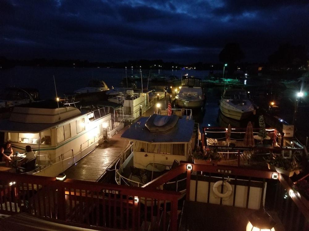 Hills Motor Court & Marina photo 63
