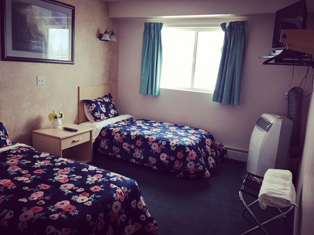 Windbreak Hotel photo 12