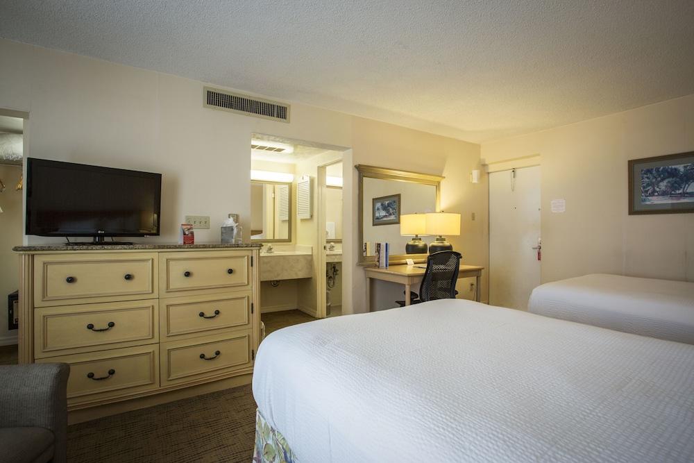 Sandcastle Resort at Lido Beach photo 12