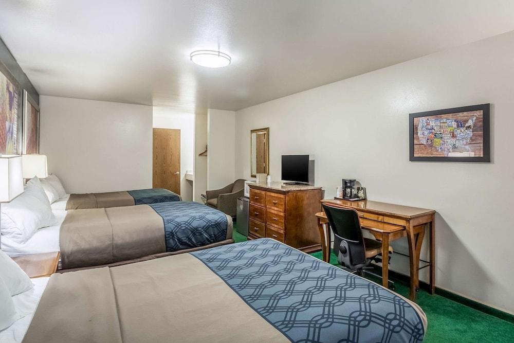 Econo Lodge Waupaca photo 22