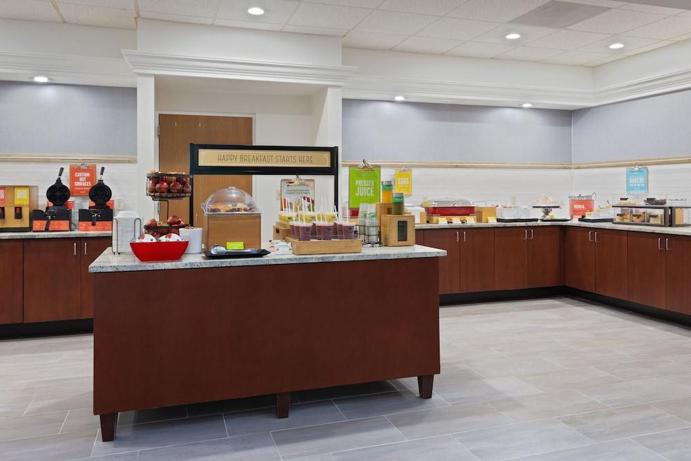 Hampton Inn & Suites Orlando Intl Dr N photo 28