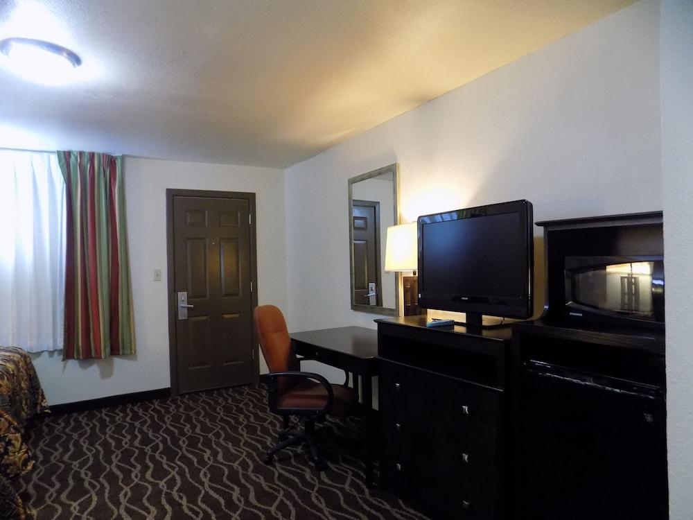 Budget Inn photo 5