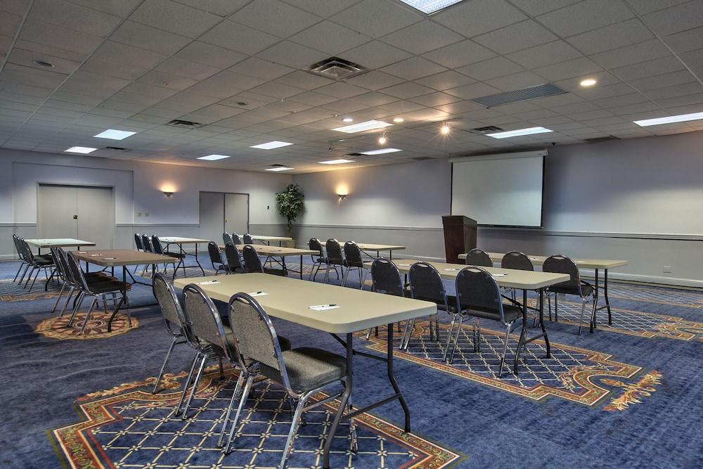 Days Inn by Wyndham Dothan photo 20
