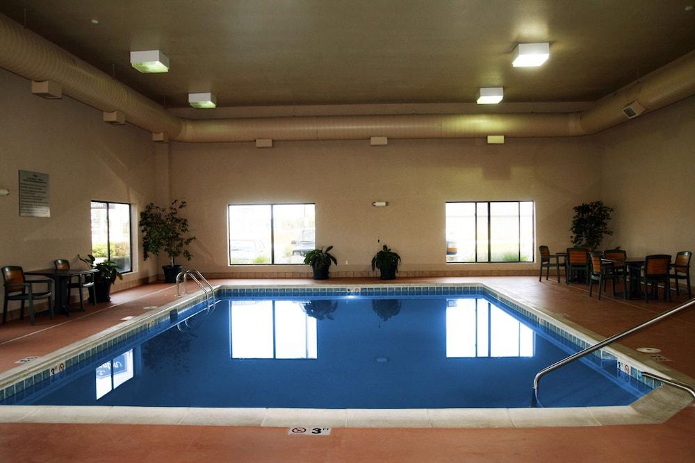 Hampton Inn South Haven photo 37