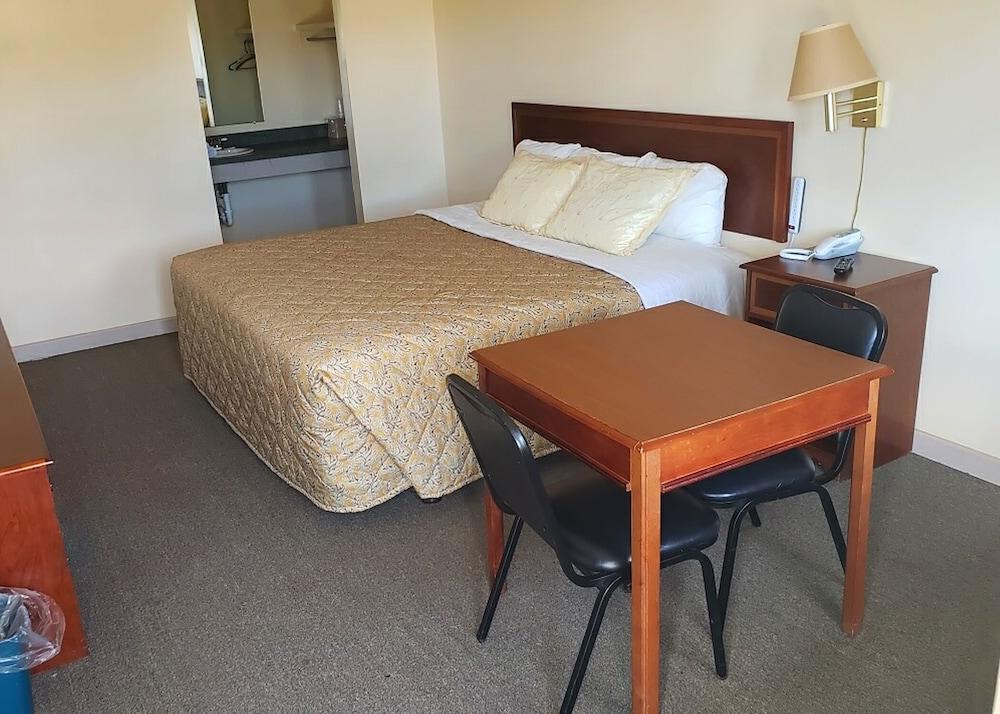 Traveler's Choice Motel photo 6