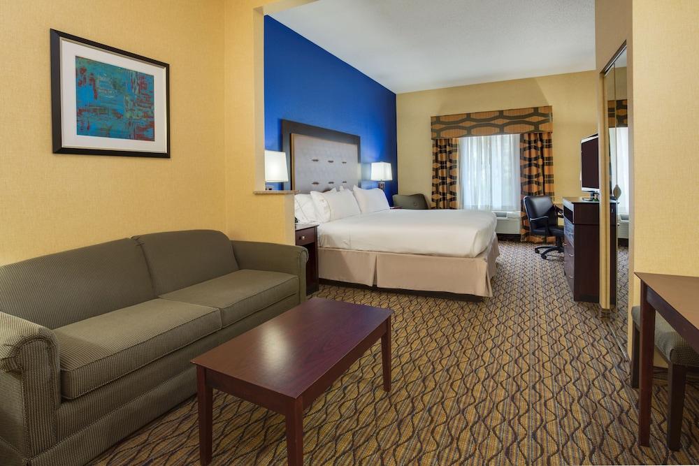 Holiday Inn Express Tower Center by IHG photo 3