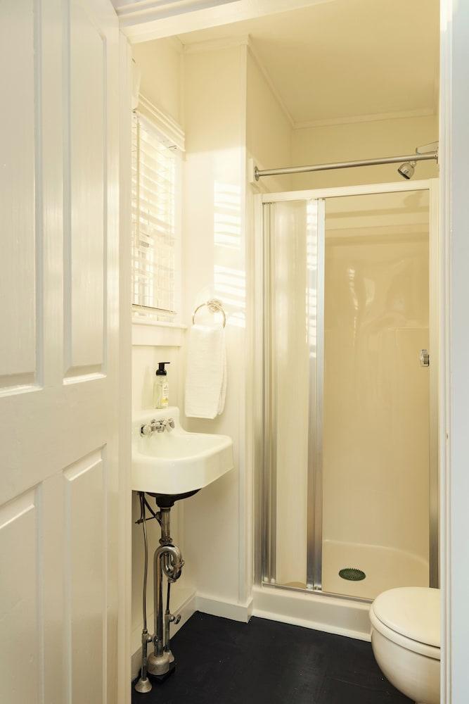 Sawyer House photo 6