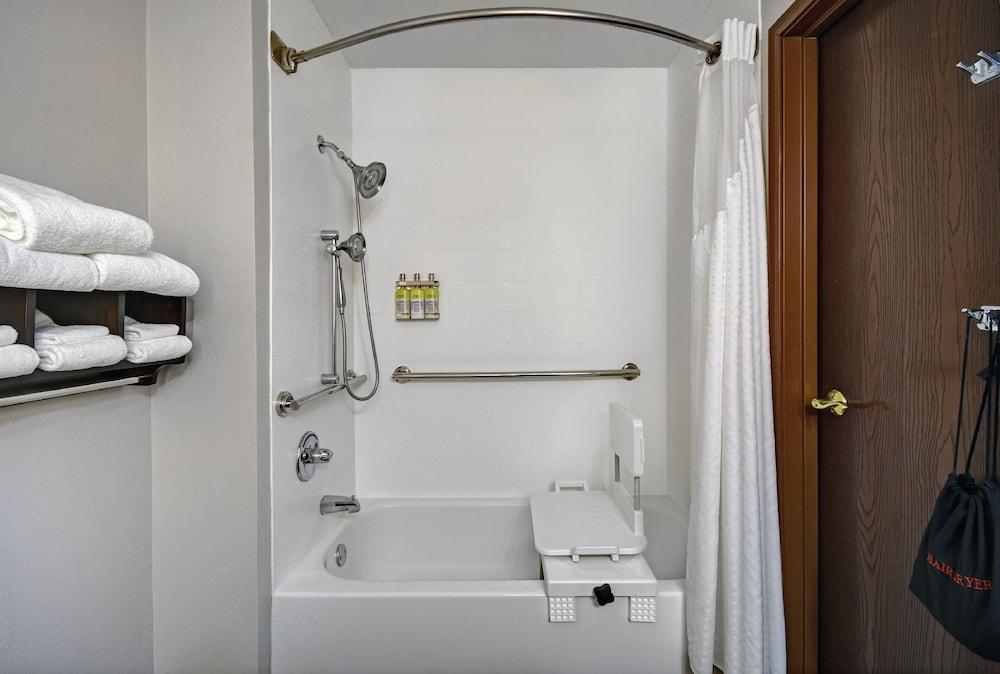 Holiday Inn Express Marshall by IHG photo 23