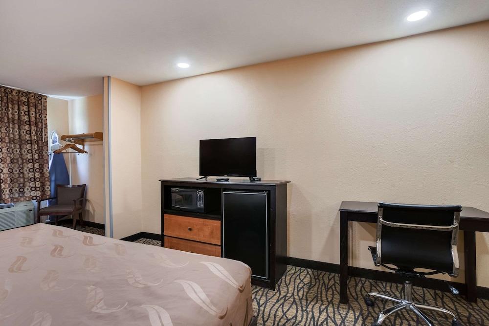 Quality Inn Lees Summit - Kansas City photo 17
