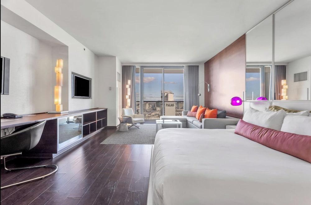 Ava's Suite 37th FLR PALMS PLACE photo 14