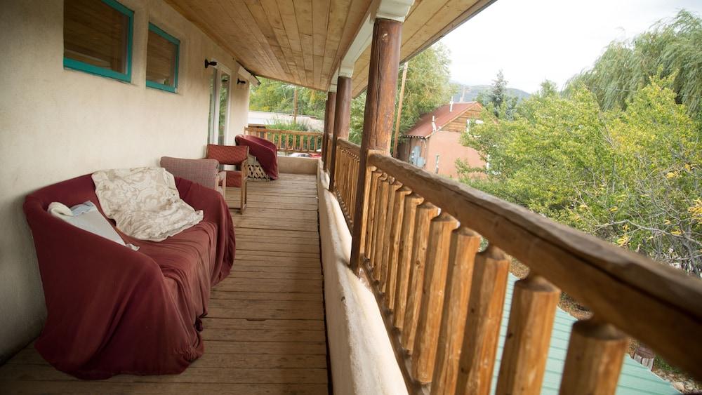 SnowMansion Taos Adventure Lodge photo 76