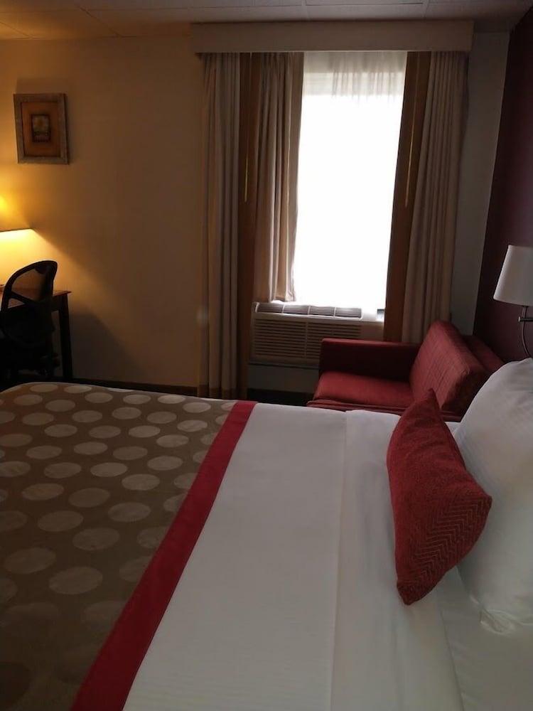 Ramada by Wyndham Albert Lea photo 66