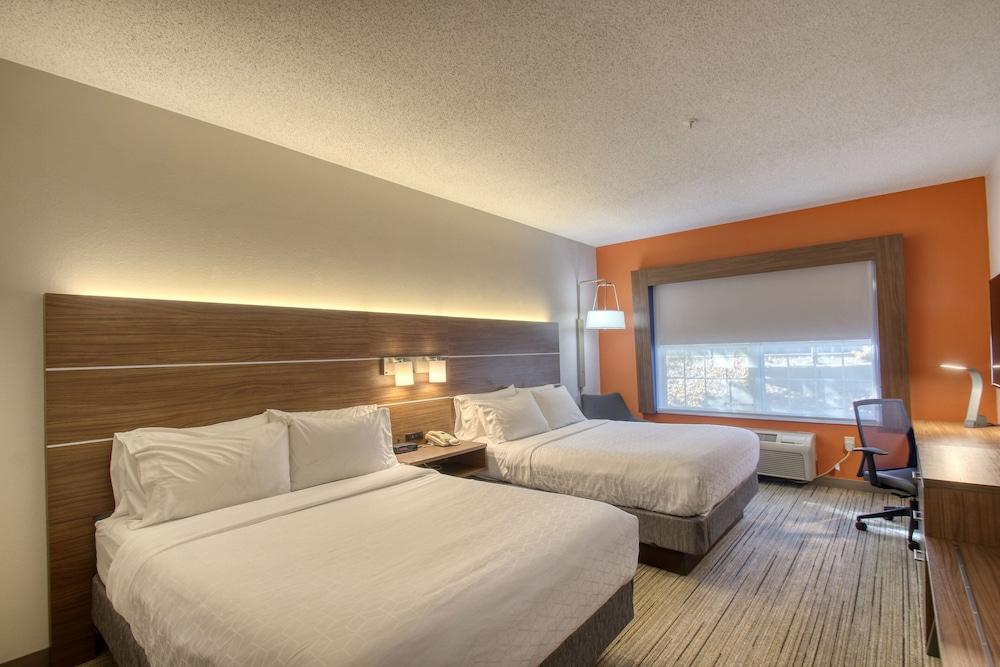 Holiday Inn Express Hotel & Suites Oshkosh by IHG photo 20