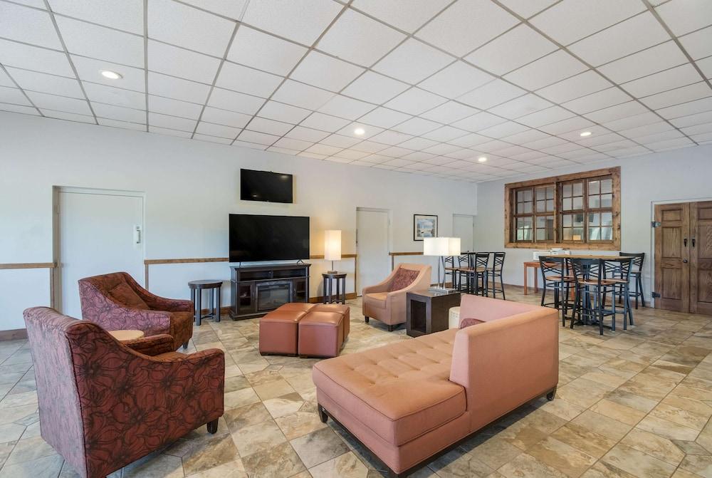 Clarion Inn photo 30