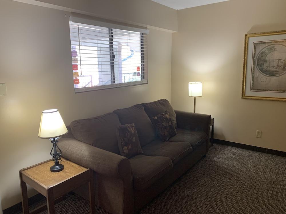 Oak Square Rentals photo 66