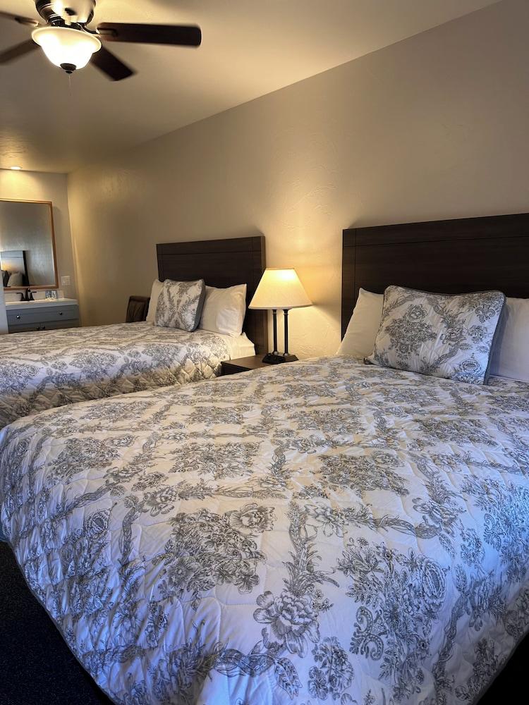 Lee Vining Motel photo 13