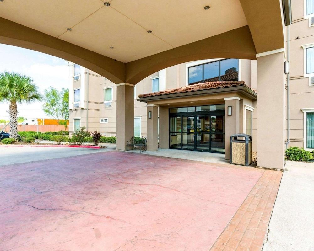 Comfort Inn & Suites Winnie photo 40