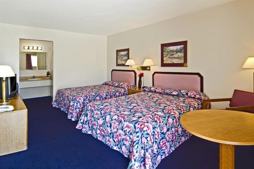 Americas Best Value Inn Arkansas City photo 20