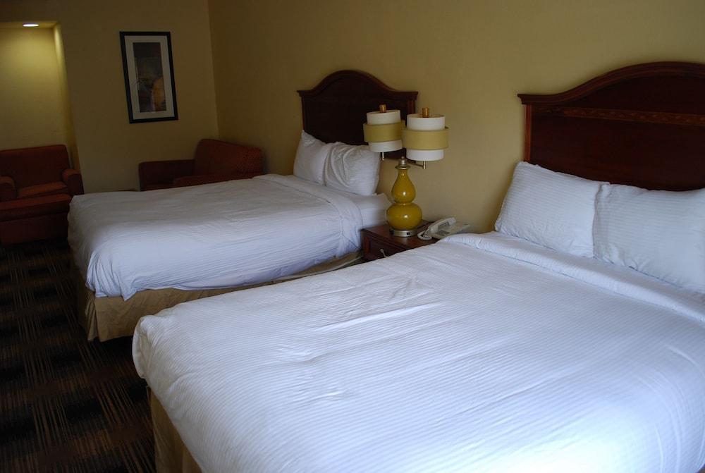 Jameson Inn and Suites Riverdale photo 5