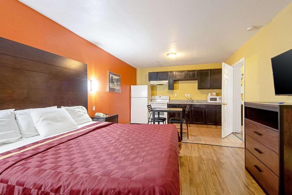 Economy Inn & Suites photo 22