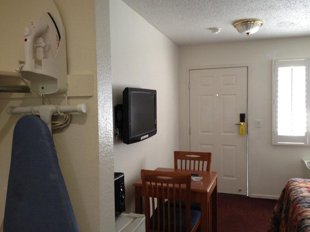 Scottish Inns Long Beach photo 29