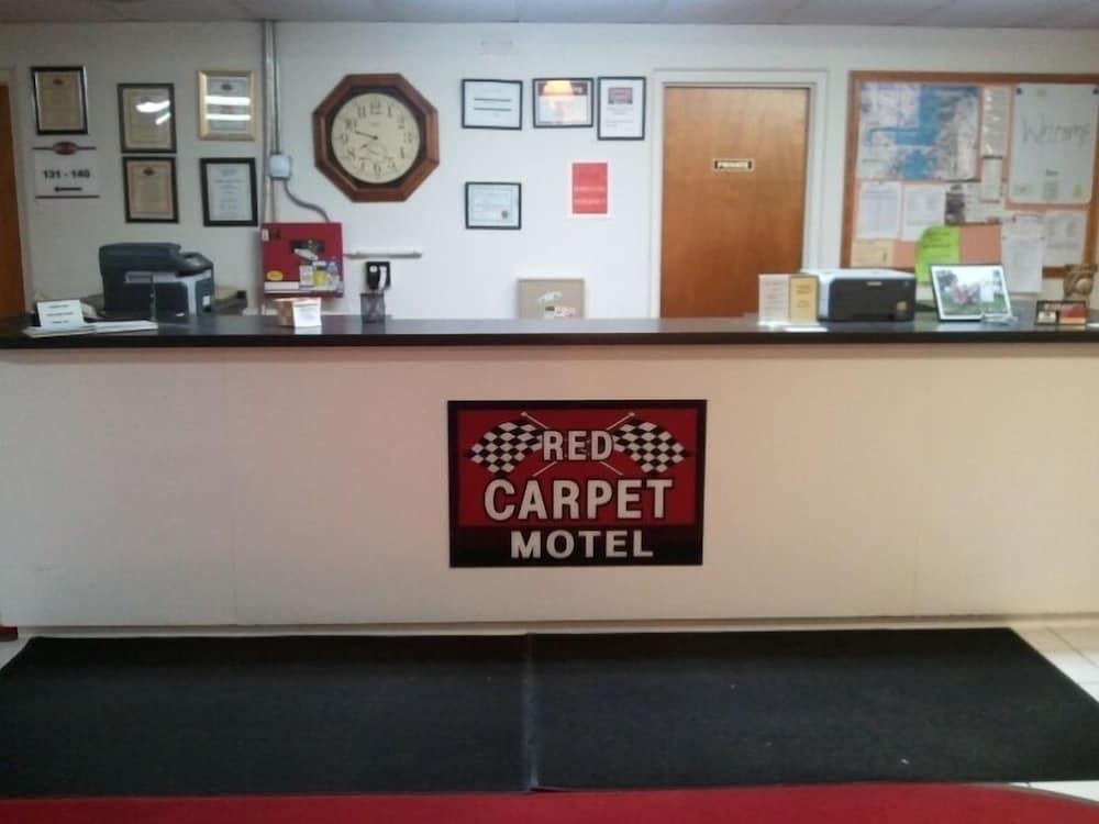 Red Carpet Motel photo 2