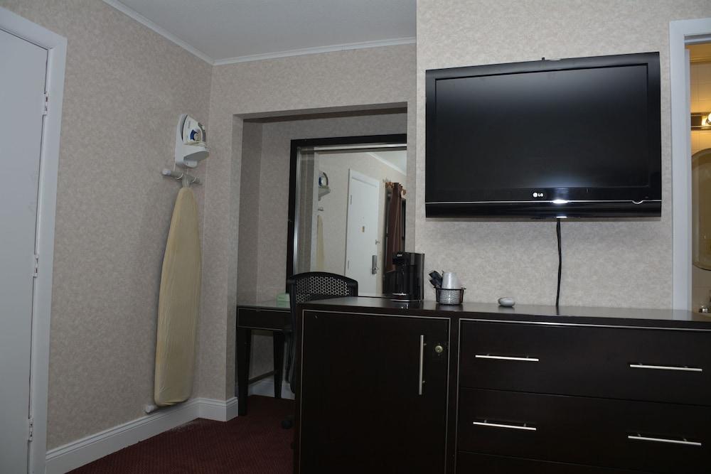 Atlantic Inn & Suites photo 33
