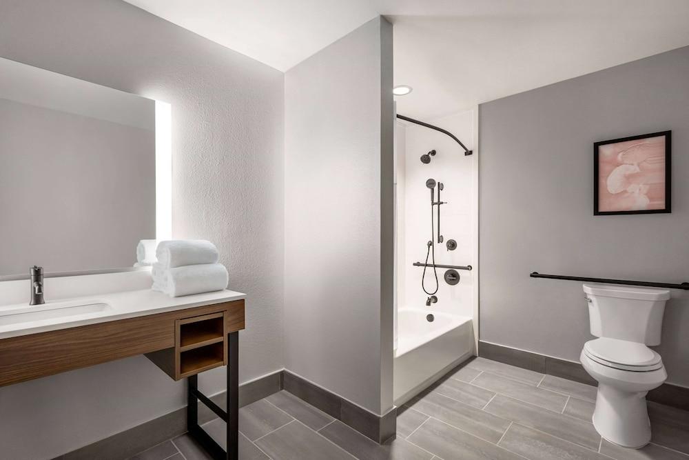 Hawthorn Extended Stay by Wyndham Del Rio photo 27