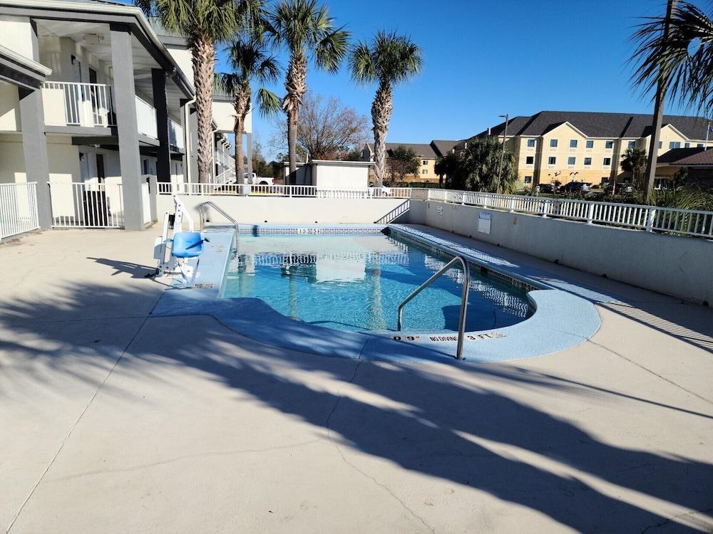 Baymont by Wyndham Marianna photo 41