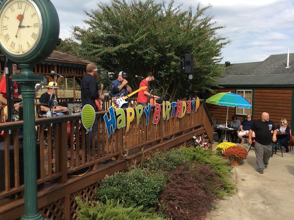 Bullwinkles Rustic Lodge photo 18