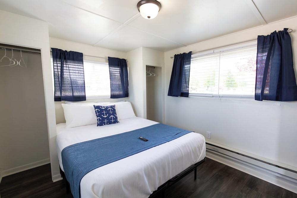 Anchor Bay Inn and Suites photo 6