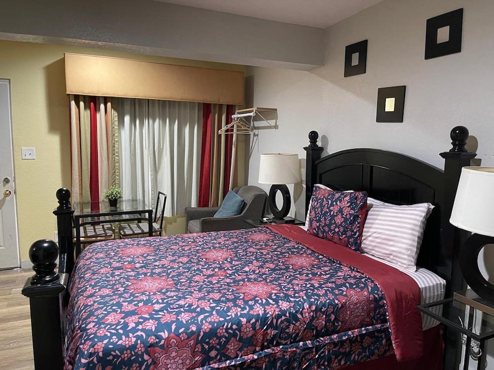 Delux Inn Clearwater photo 25