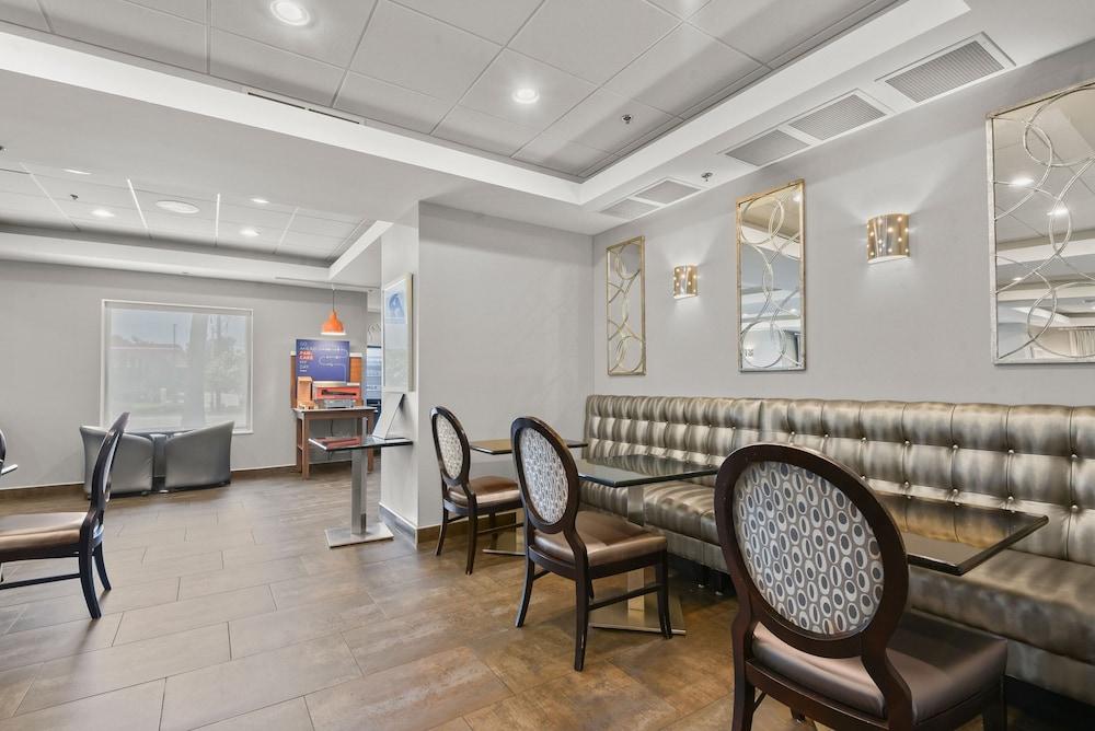 Holiday Inn Express & Suites Gonzales by IHG photo 37