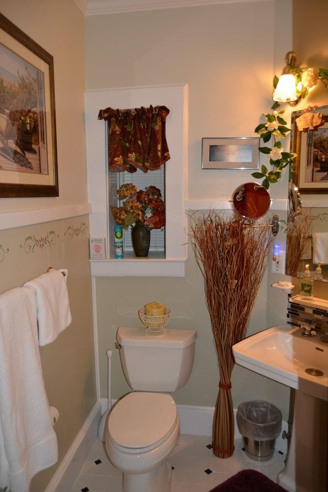 Boathouse Waterfront Lodging photo 16