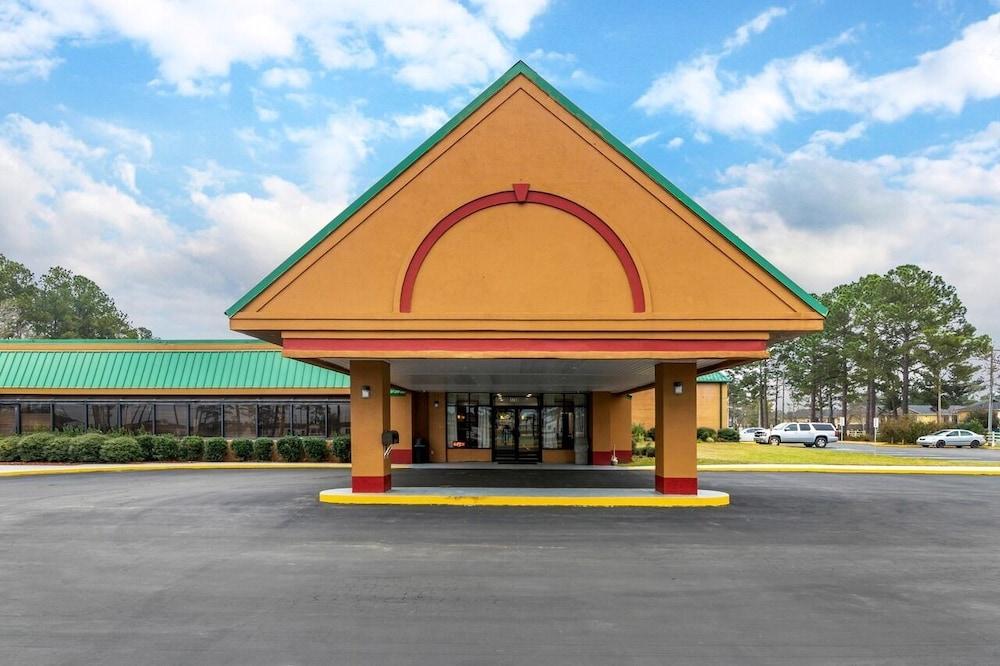 Travelers Inn Douglas By OYO US-441 photo 14