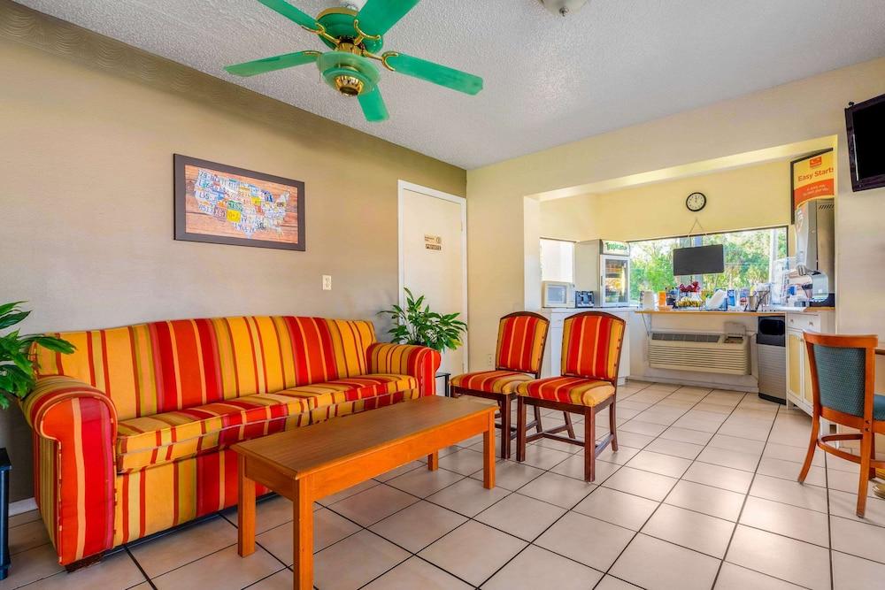 Econo Lodge Crystal River photo 4