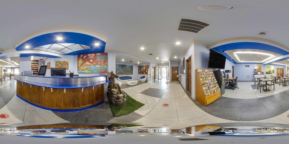 1 Life Studio and Suites photo 2
