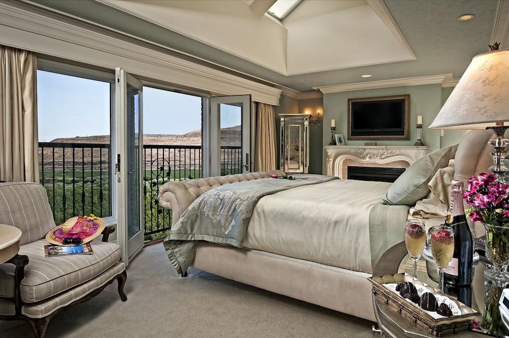 Cameo Heights Mansion photo 71