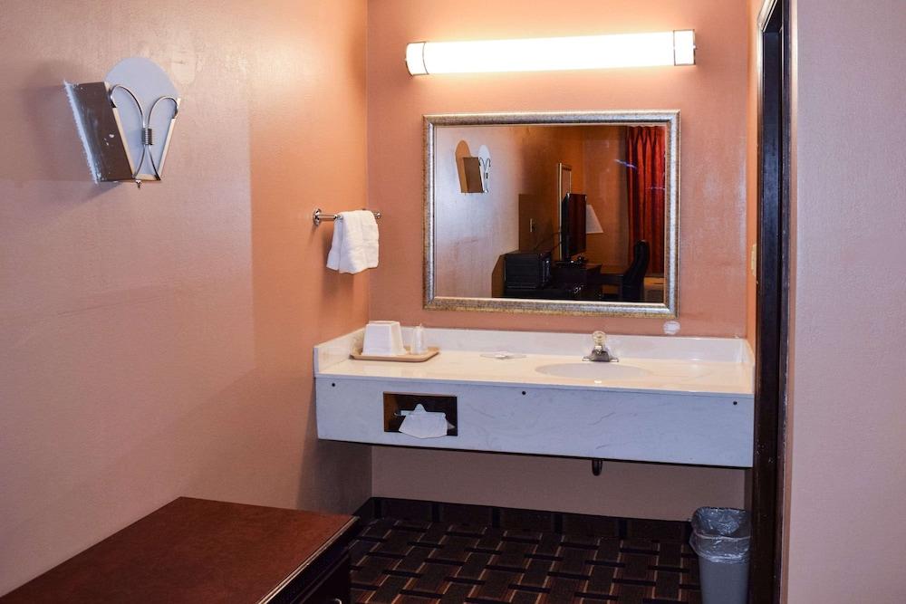 RICHBURG INN photo 4