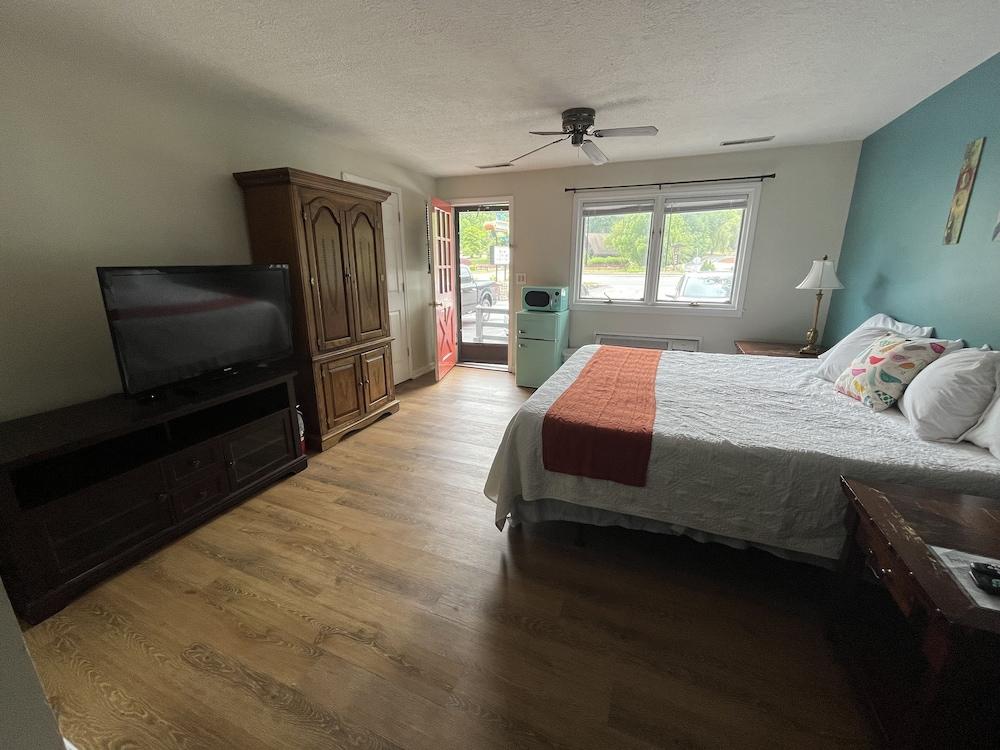 Meadowlark Motel with Restaurant & Bar photo 11