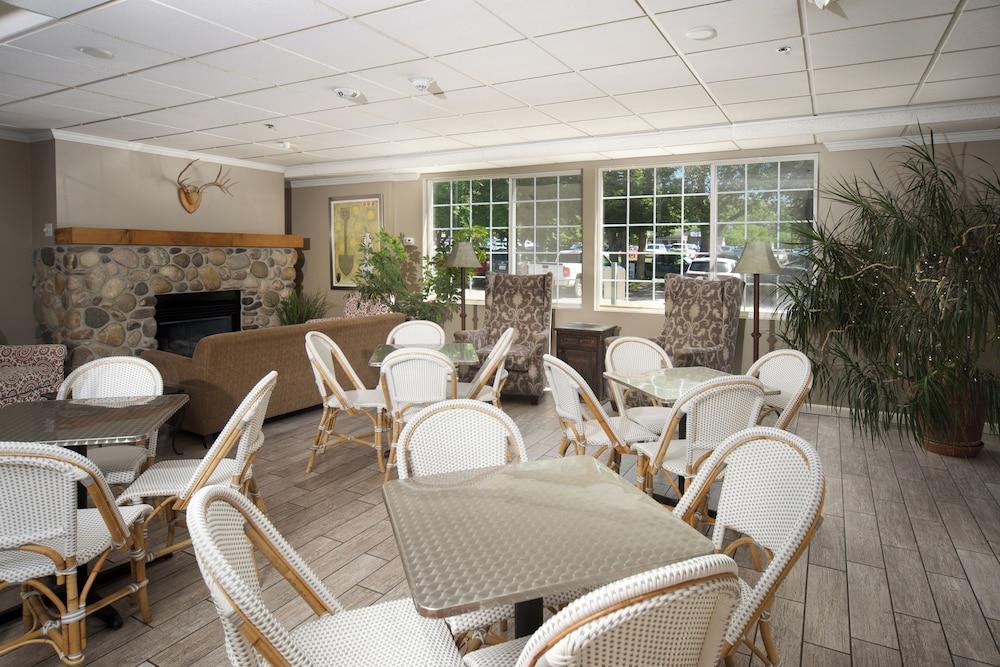Hilltop Inn by Riversage photo 2