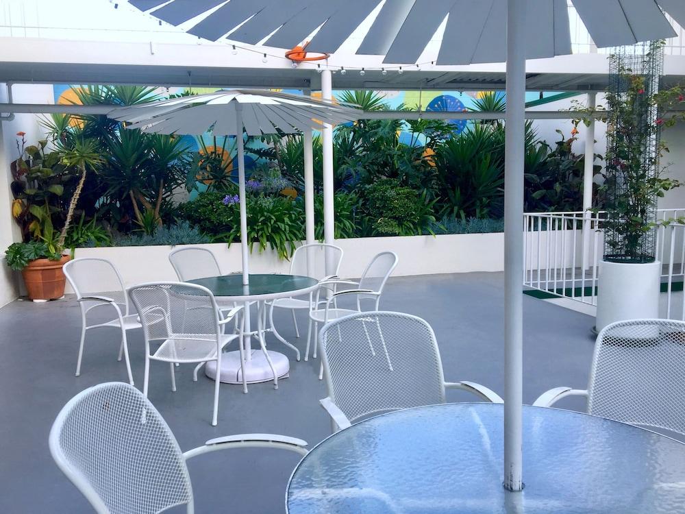 Oasis Inn photo 16