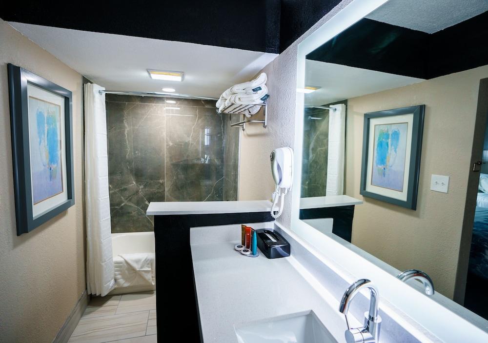 Lx Hotel, Powered by ACW Circle photo 88