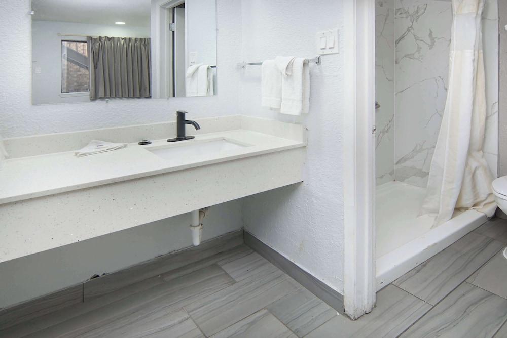 Motel 6 Red Oak, TX - Dallas photo 10