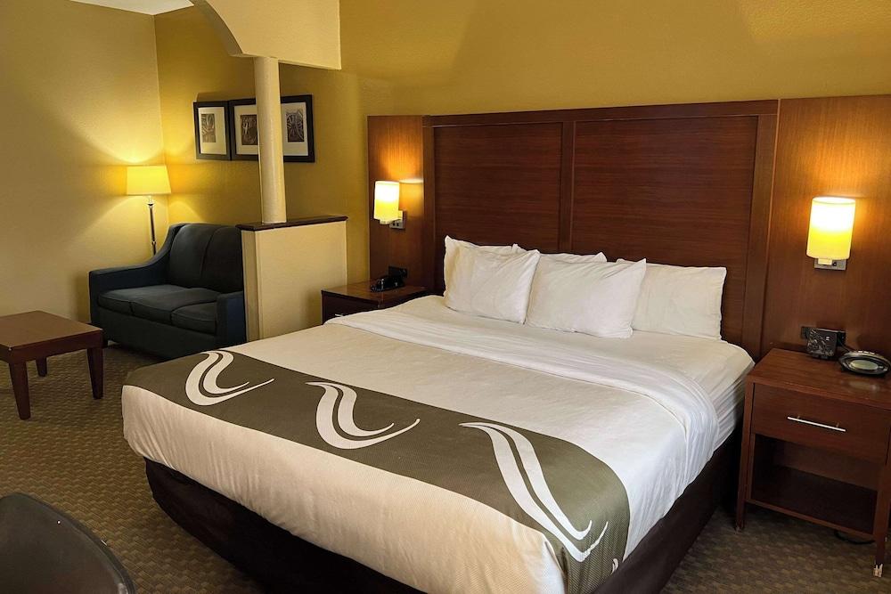 Quality Suites Midland North Loop 250 photo 23