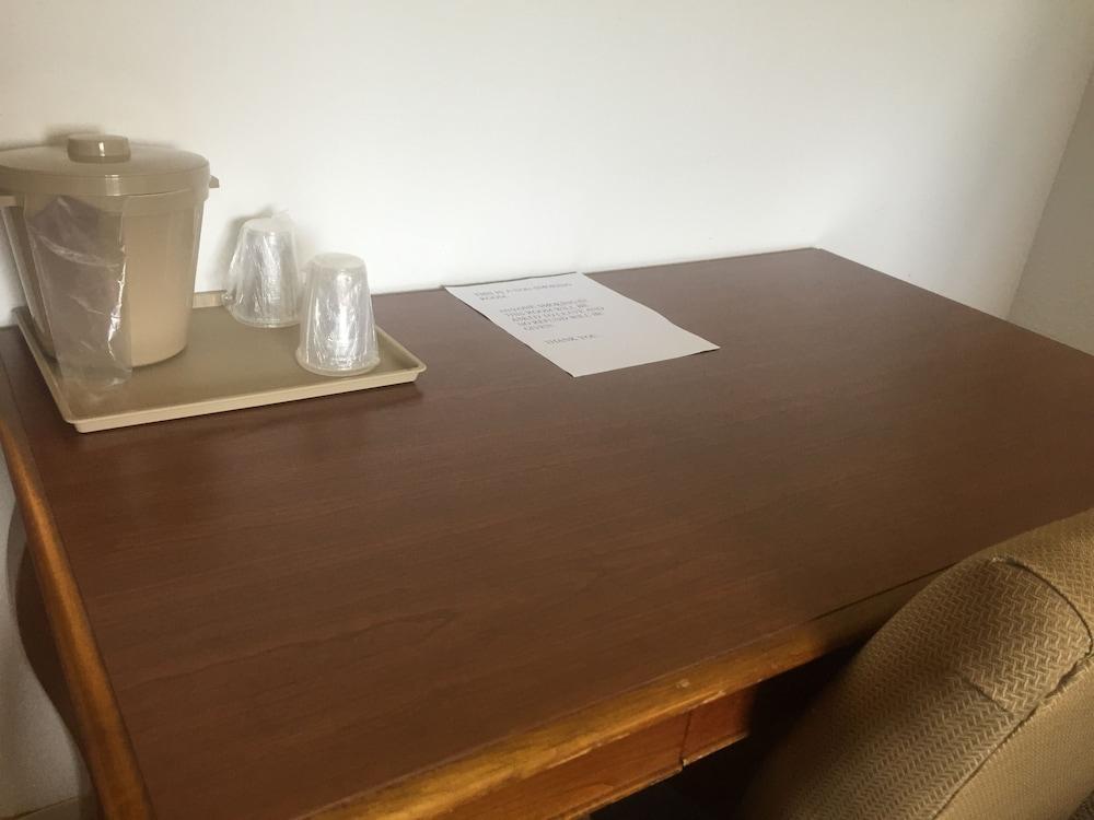 Midway Budget Inn photo 21