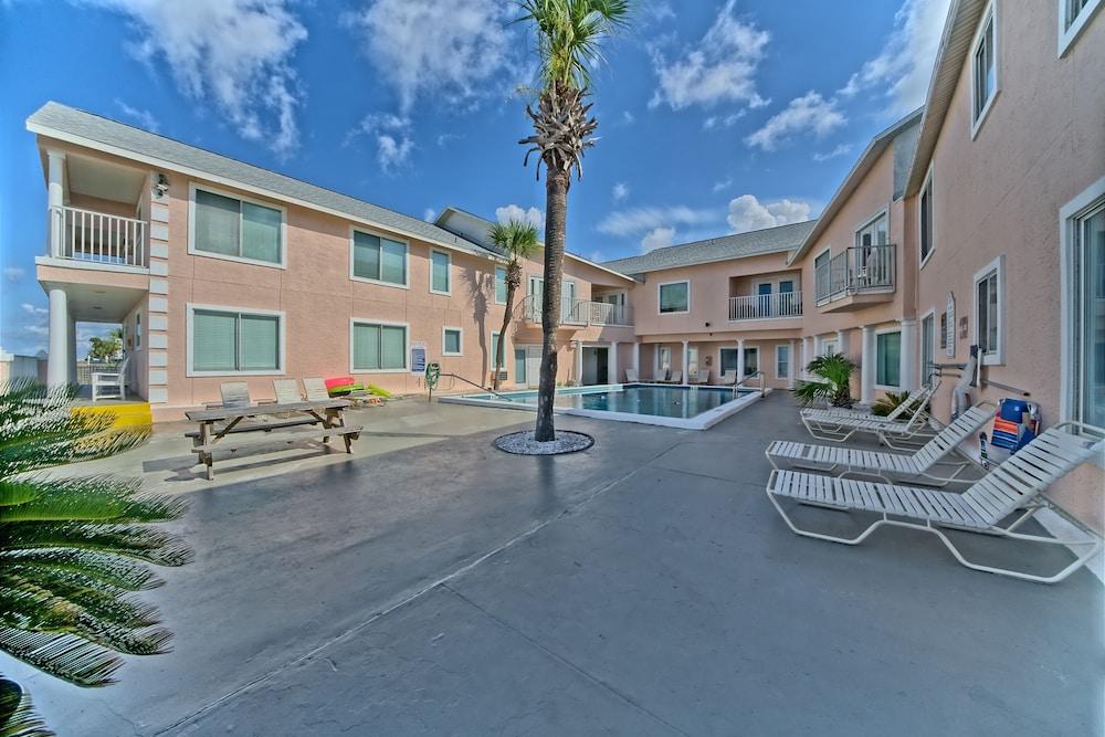 Pineapple Villas on Laguna Beach photo 96