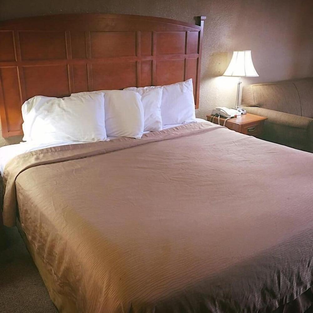 Travelers Inn photo 33