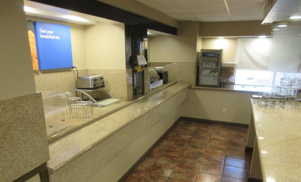 SureStay Plus by Best Western Mobile I-65 photo 5