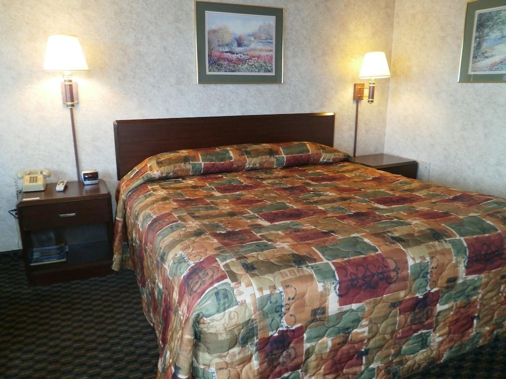 Richmond Inn & Suites photo 4